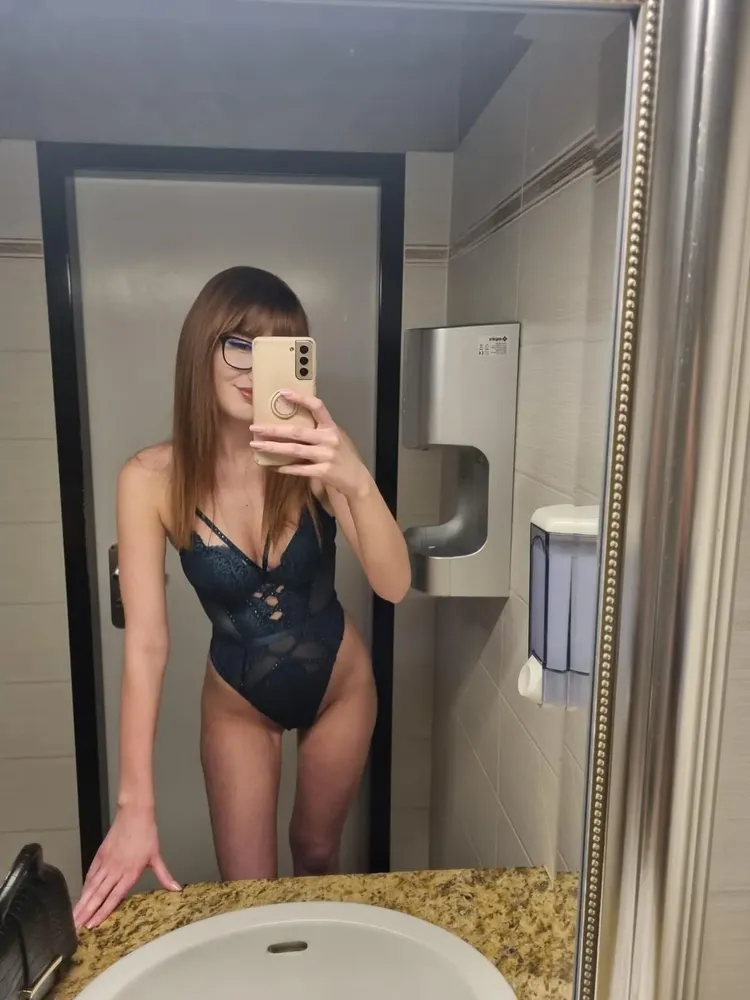 Sara - Tantra Island in Bonn +4917660609223 // Sextreffen, Sex-Date, Hobby-Huren, Huren, Prostituierte, Shemale, Trannies