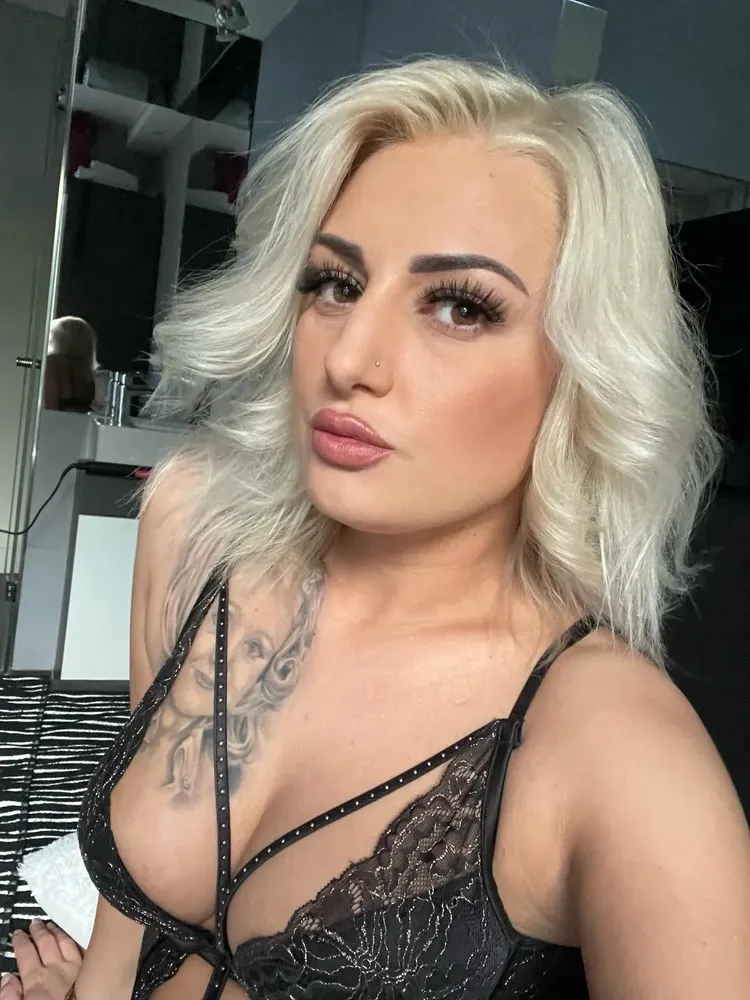 Laura - Tantra Island