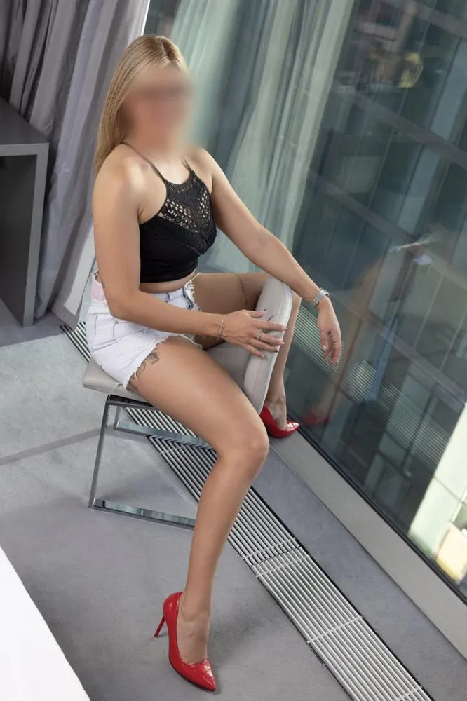 Cherry - Mona Roses v Berlin +493083229067 // sex schůzky, sex rande, hobby děvky, děvky, prostitutky, shemale, transky