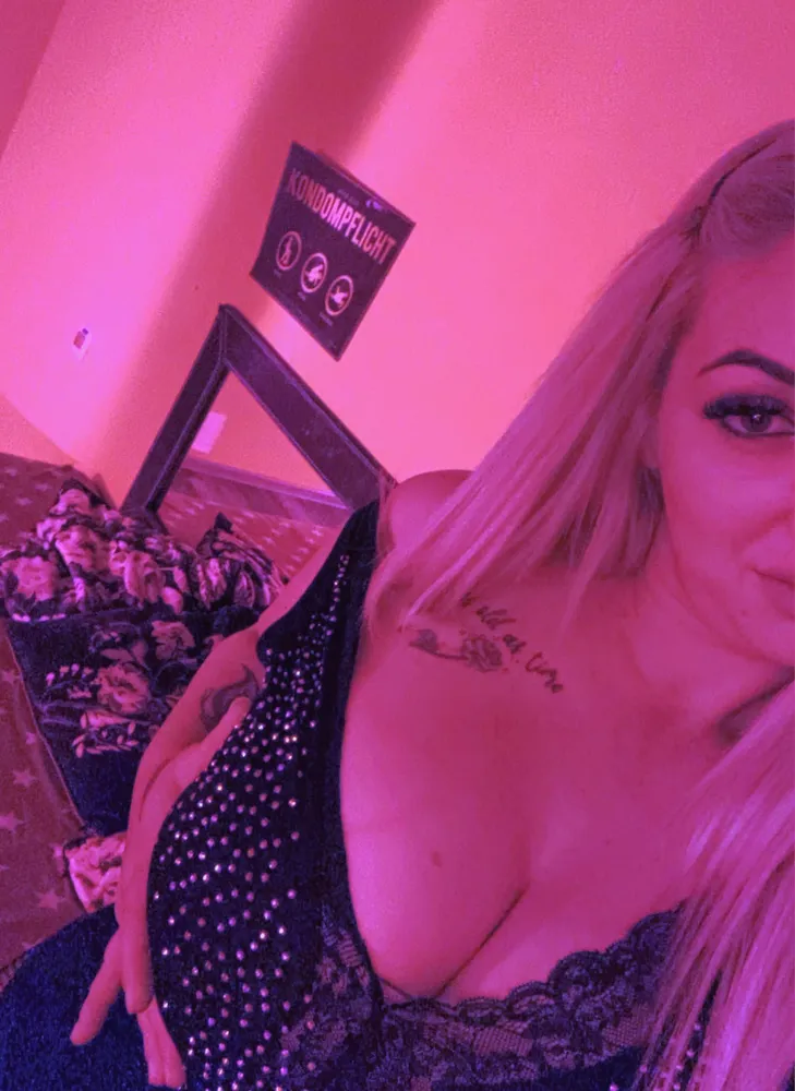 Michaela - Lady Discreet v Berlin +493036759370 // sex schůzky, sex rande, hobby děvky, děvky, prostitutky, shemale, transky
