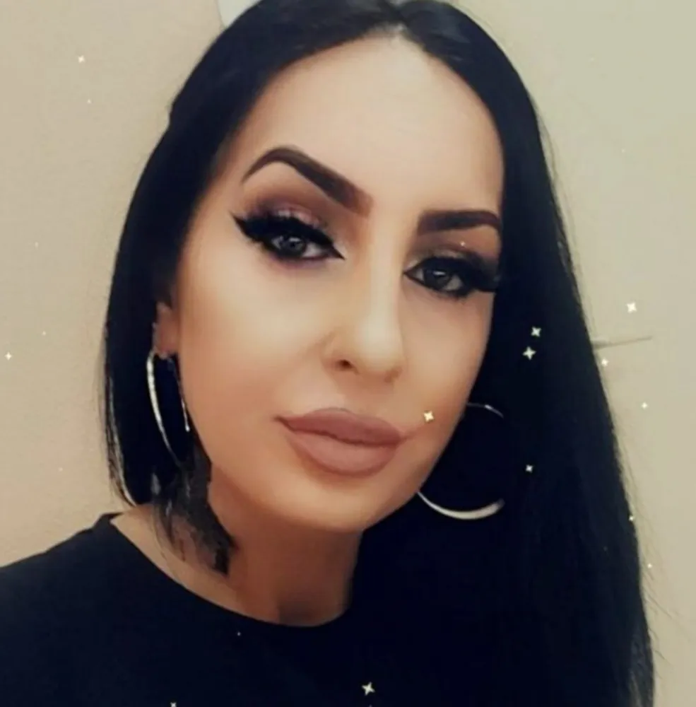 Delia - Lady Discreet v Berlin +493036759370 // sex schůzky, sex rande, hobby děvky, děvky, prostitutky, shemale, transky