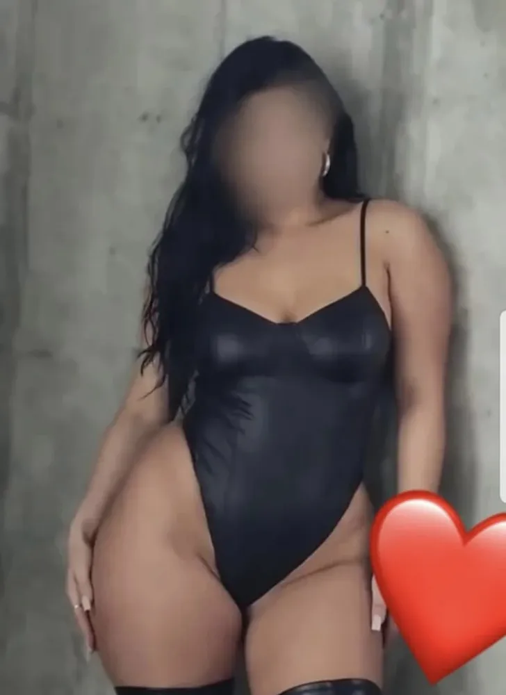 Sarah - Lady Discreet v Berlin +493036759370 // sex schůzky, sex rande, hobby děvky, děvky, prostitutky, shemale, transky