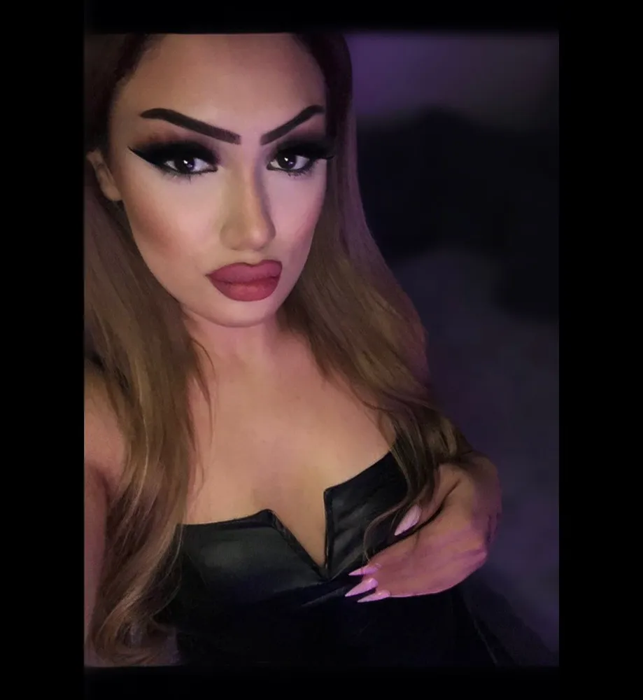 Chanel - Lady Discreet v Berlin +493036759370 // sex schůzky, sex rande, hobby děvky, děvky, prostitutky, shemale, transky