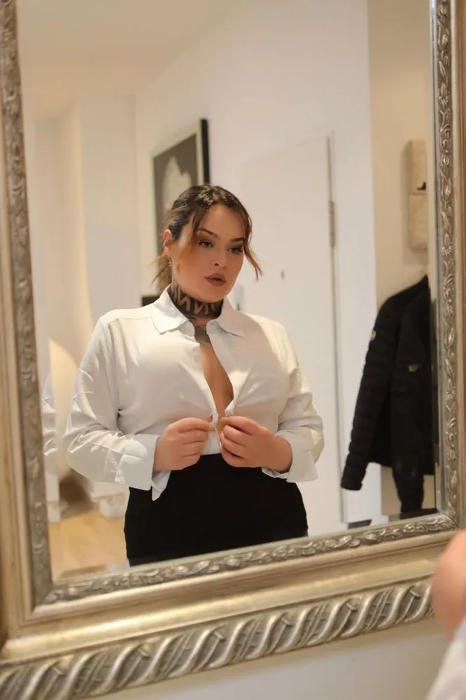 Adriana - Berlin City Girls in Berlin 030/57792021 // Sextreffen, Sex-Date, Hobby-Huren, Huren, Prostituierte, Shemale, Trannies