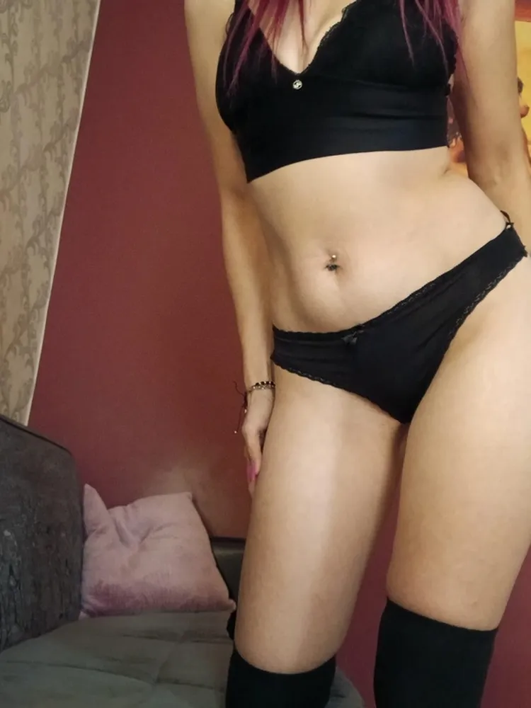 Emily - Club Rouge in Karlsruhe +4915510143479 // szex találkozók, szex randi, hobbikurvák, kurvák, prostituáltak, shemale, transzneműek