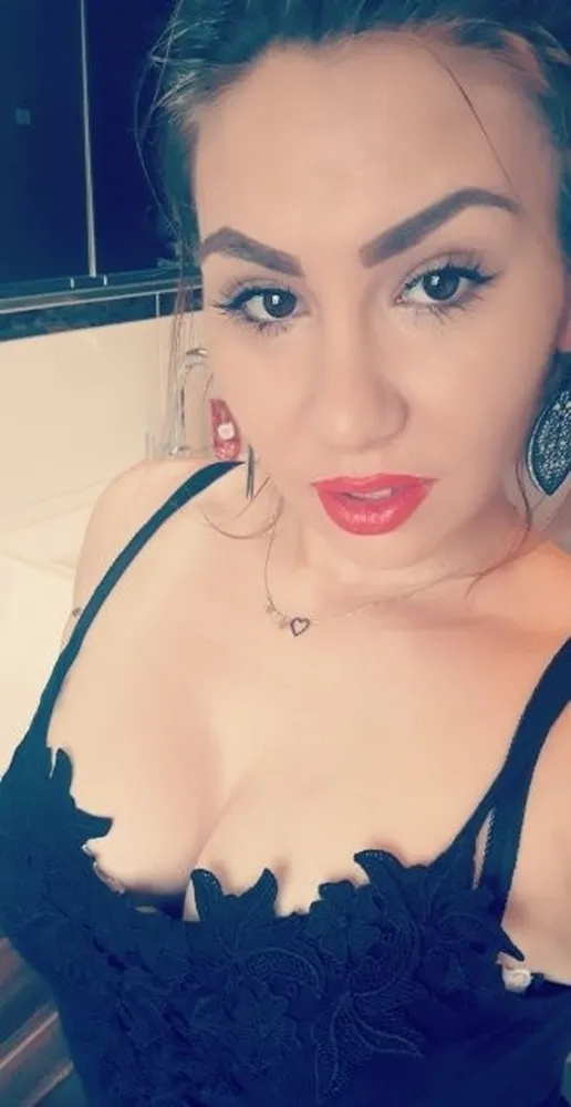 Lori - Club Rouge in Karlsruhe +4915510143479 // szex találkozók, szex randi, hobbikurvák, kurvák, prostituáltak, shemale, transzneműek