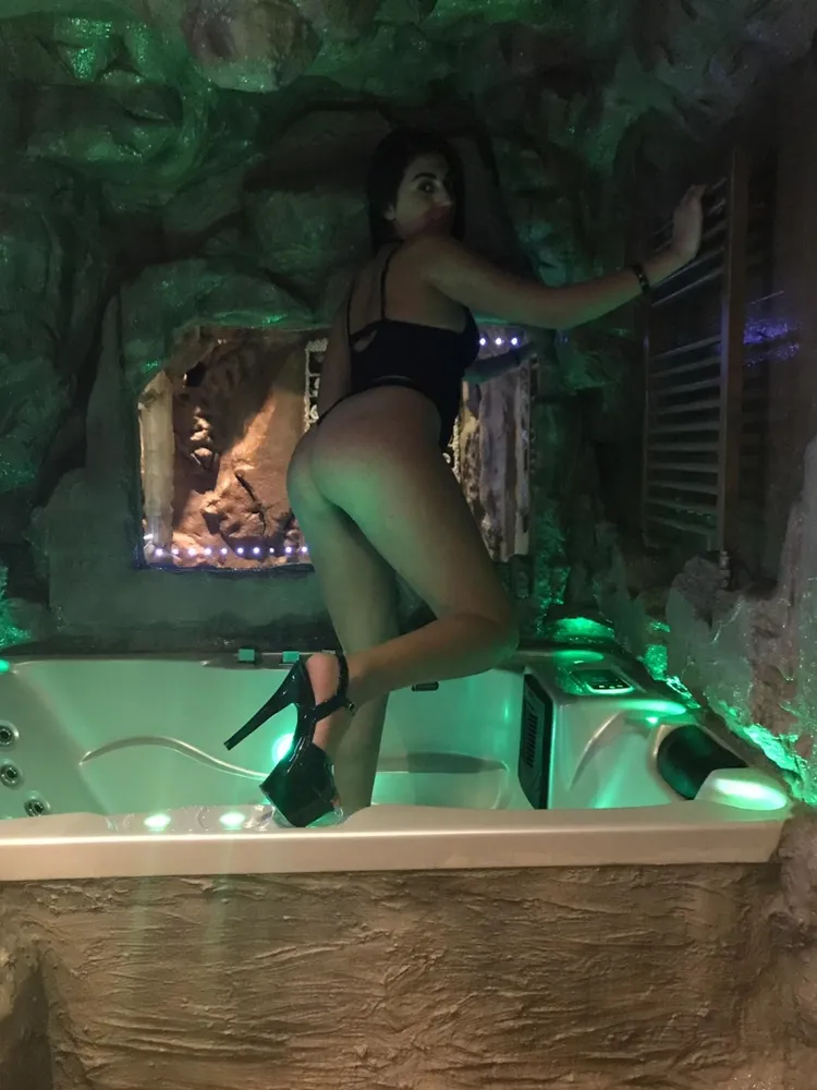 Celine - Kitties Suite v Bürstadt +4962065192290 // sex schůzky, sex rande, hobby děvky, děvky, prostitutky, shemale, transky
