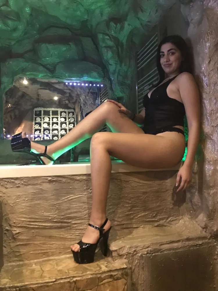 Celine - Kitties Suite v Bürstadt +4962065192290 // sex schůzky, sex rande, hobby děvky, děvky, prostitutky, shemale, transky
