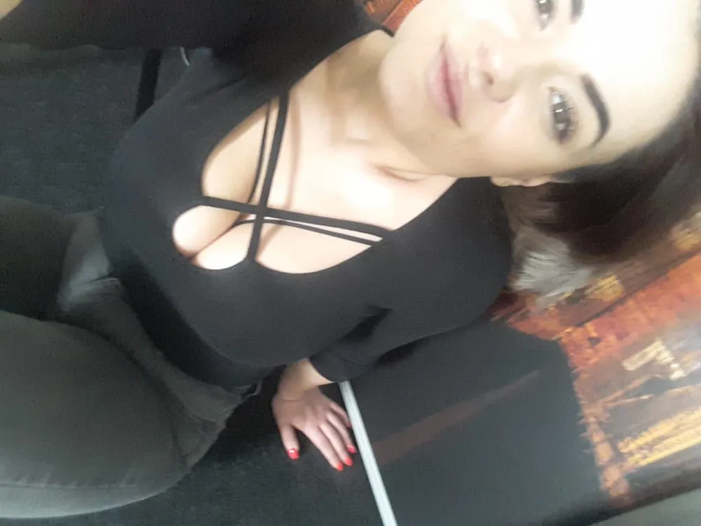 Luder Lola - Kitties Suite v Bürstadt +4962065192290 // sex schůzky, sex rande, hobby děvky, děvky, prostitutky, shemale, transky